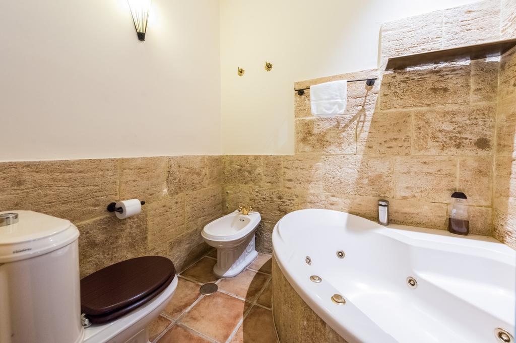Downtown Jacuzzi Apartment Madrid Exterior photo